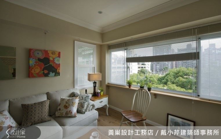 藤色系的客廳給人舒服自在的感受,迎進窗外的綠意消除一整天的壓力。 藤色系的客廳給人舒服自在的感受,迎進窗外的綠意消除一整天的壓力。