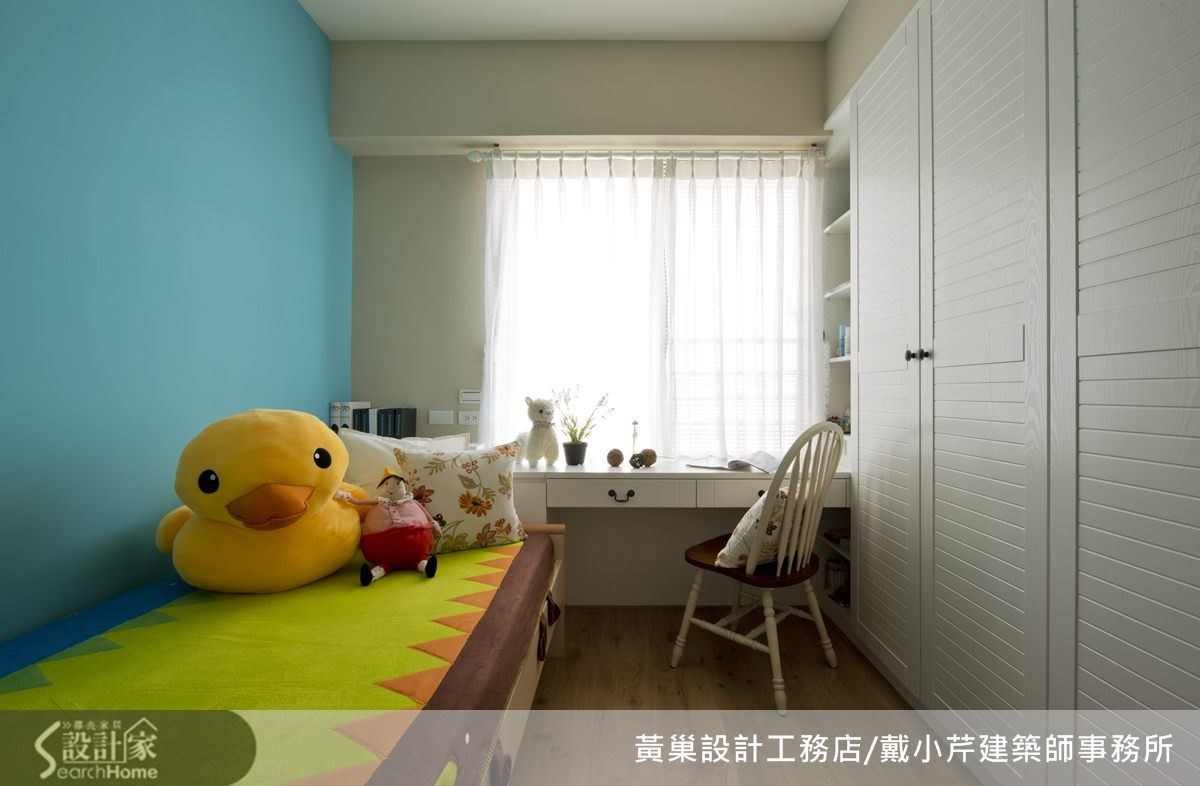 類似 Tiffiny 藍的主牆讓女孩房擁有美麗的憧憬。 類似 Tiffiny 藍的主牆讓女孩房擁有美麗的憧憬。