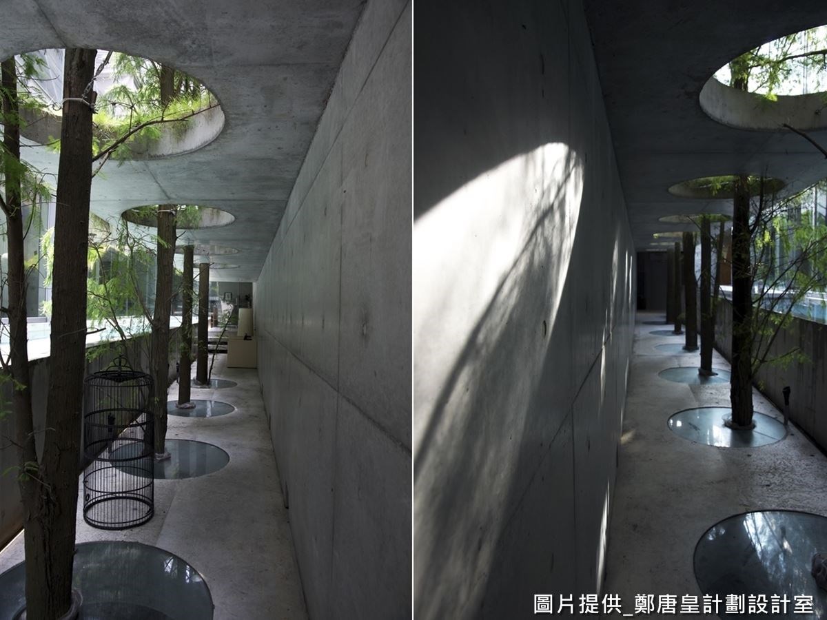 由清水模打造側邊長廊,屋簷設計讓下雨天也通行無礙。 由清水模打造側邊長廊,屋簷設計讓下雨天也通行無礙。
