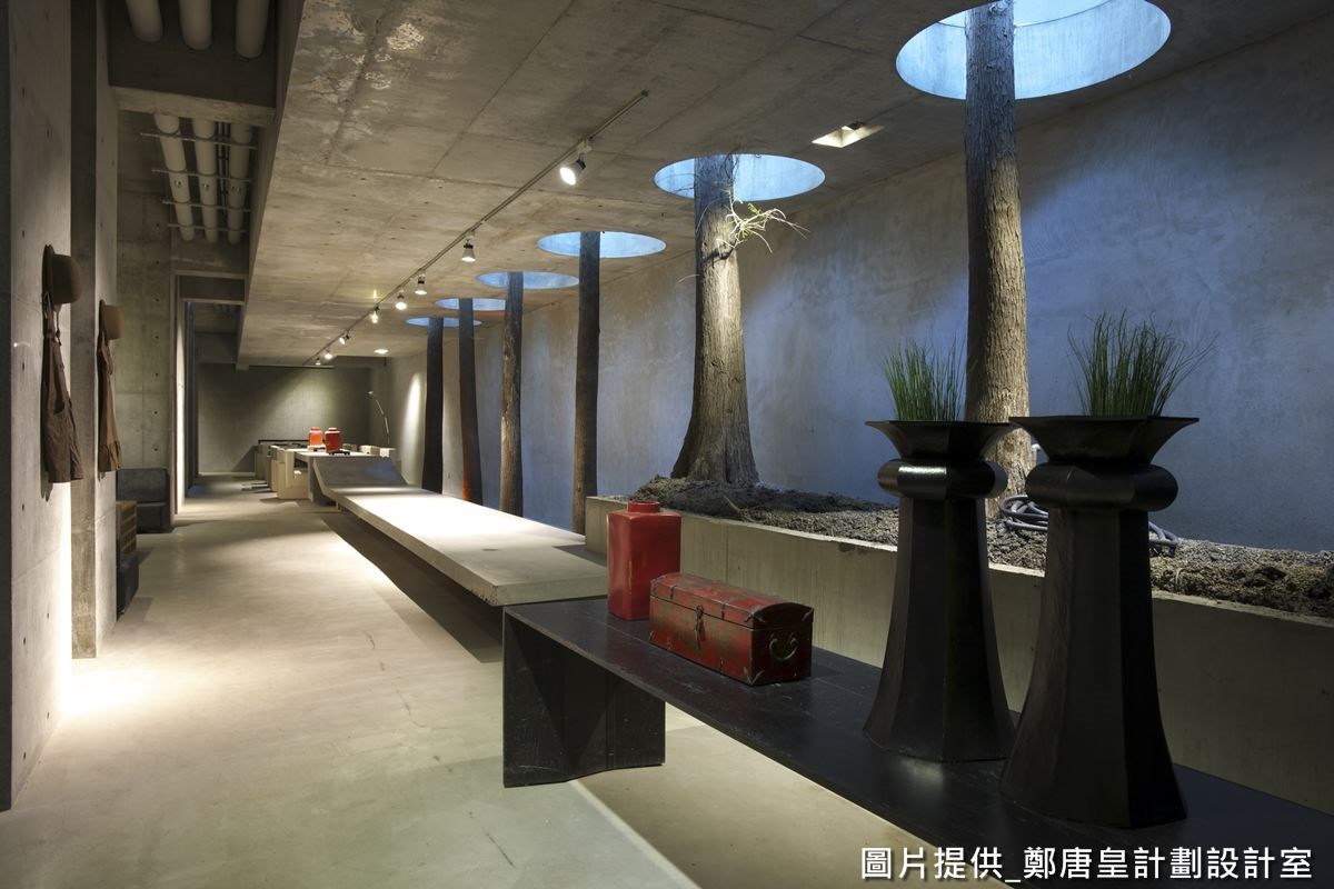 樓層上方有著屋主的創作空間,充滿安靜的氣息,是屋主培育靈感的創作之地,也預留展覽空間,可讓屋主做更多的空間利用。 樓層上方有著屋主的創作空間,充滿安靜的氣息,是屋主培育靈感的創作之地,也預留展覽空間,可讓屋主做更多的空間利用。