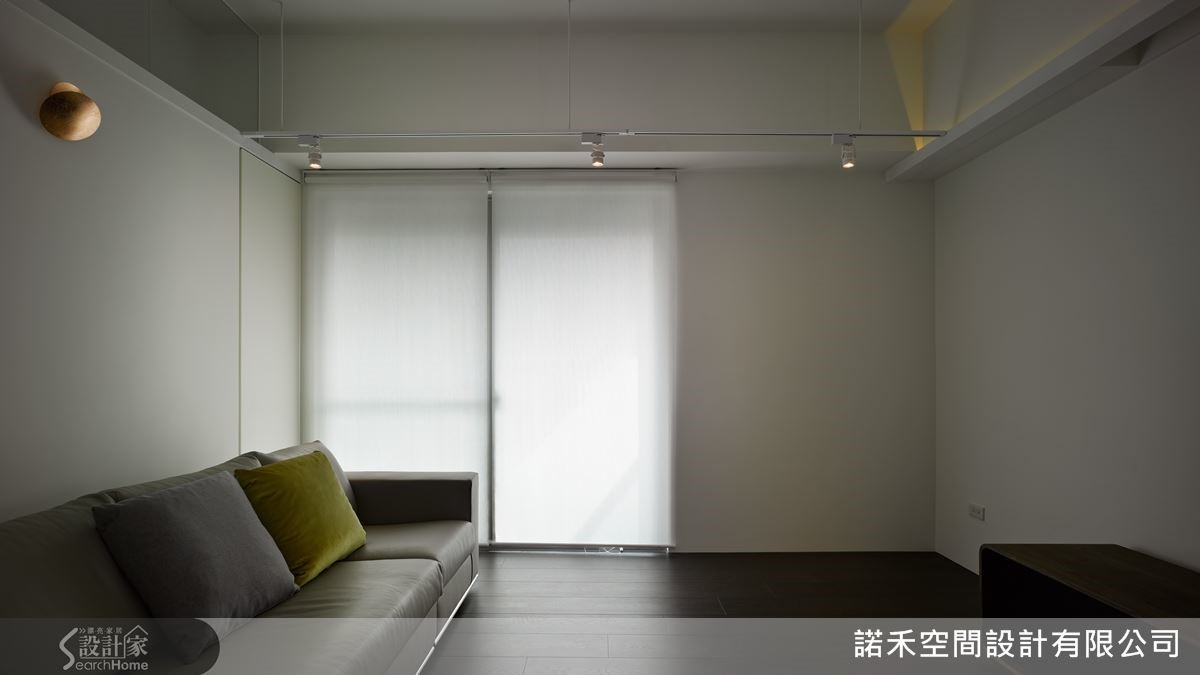 採化繁為簡的設計手法,以留白美營造寬廣效果,開啟無限的視覺遐想。 採化繁為簡的設計手法,以留白美營造寬廣效果,開啟無限的視覺遐想。