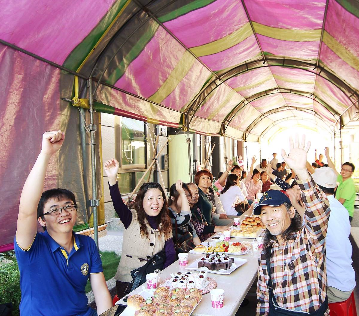 君鑑機構定期舉辦社區住戶活動,除了藉此瞭解住戶的居住情況,同時也增進住戶之間的互動感情。 君鑑機構定期舉辦社區住戶活動,除了藉此瞭解住戶的居住情況,同時也增進住戶之間的互動感情。