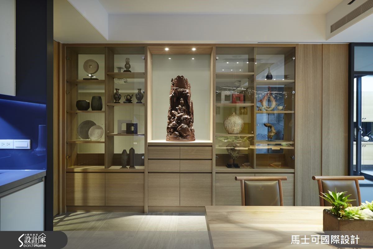 穿透的展示牆,讓空間共享藝品之美,同時放大空間感受。 穿透的展示牆,讓空間共享藝品之美,同時放大空間感受。