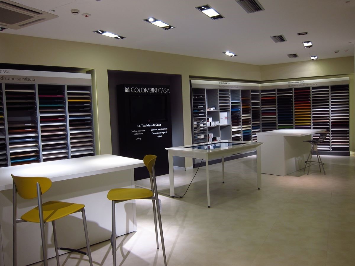 Colombini CASA 綜合旗艦店內簡潔俐落的洽談區。 Colombini CASA 綜合旗艦店內簡潔俐落的洽談區。