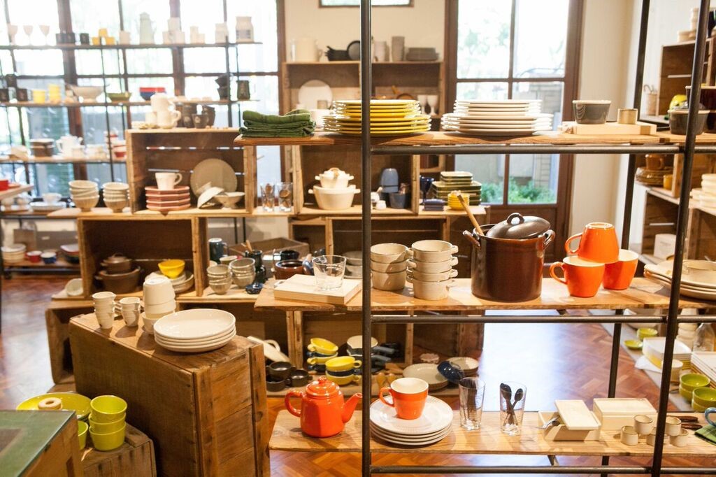 圖片提供_小器 X Macaroni cafe & bakery Taipei 利用層架做為場域區隔,開放展示設計讓視線與日光可恣意流通,使全開放式設計不受物件屏蔽,讓顧客與商品達到最佳互動。 圖片提供_小器 X Macaroni cafe & bakery Taipei 利用層架做為場域區隔,開放展示設計讓視線與日光可恣意流通,使全開放式設計不受物件屏蔽,讓顧客與商品達到最佳互動。