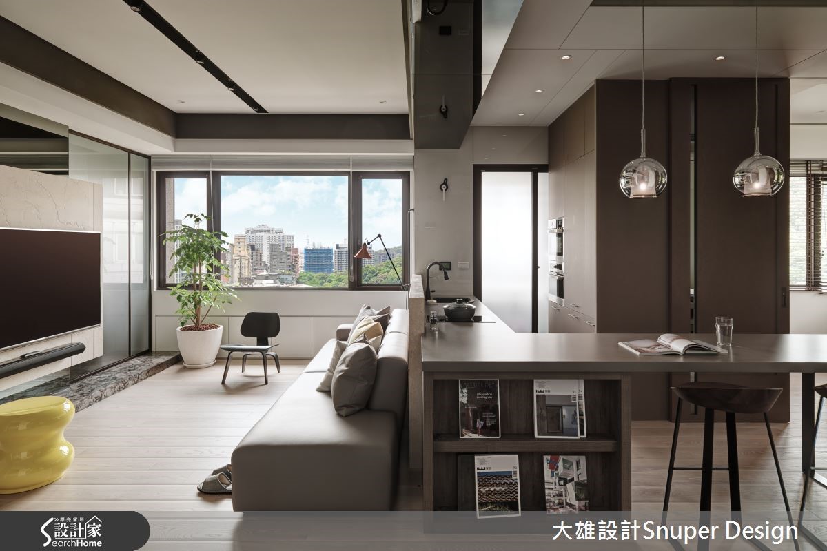 因應屋主不常在家開伙的生活習慣,以開方式L型吧檯,結合餐桌,讓空間更開放舒適。 因應屋主不常在家開伙的生活習慣,以開方式L型吧檯,結合餐桌,讓空間更開放舒適。