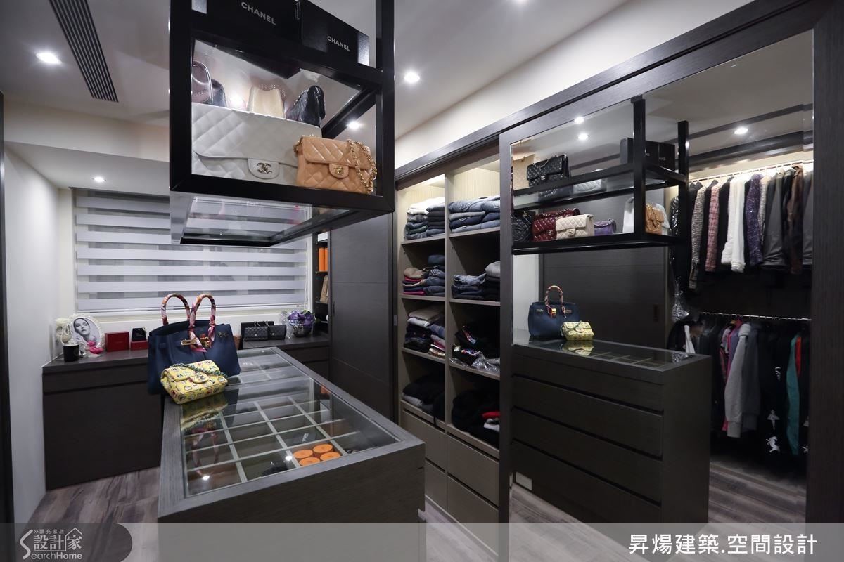 鐵件層架呈現出精品展示櫃般的視覺美感。 鐵件層架呈現出精品展示櫃般的視覺美感。