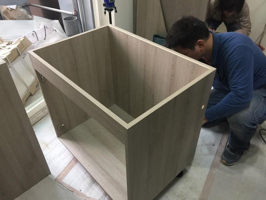 以桶身設計的系統櫥櫃,方便未來拆裝移動。 以桶身設計的系統櫥櫃,方便未來拆裝移動。