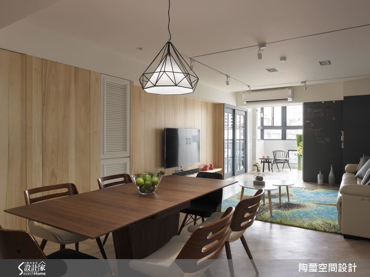 經過動線改善,日光得以毫無阻礙的進入長型公共區域,破除單面採光的弱勢。 經過動線改善,日光得以毫無阻礙的進入長型公共區域,破除單面採光的弱勢。