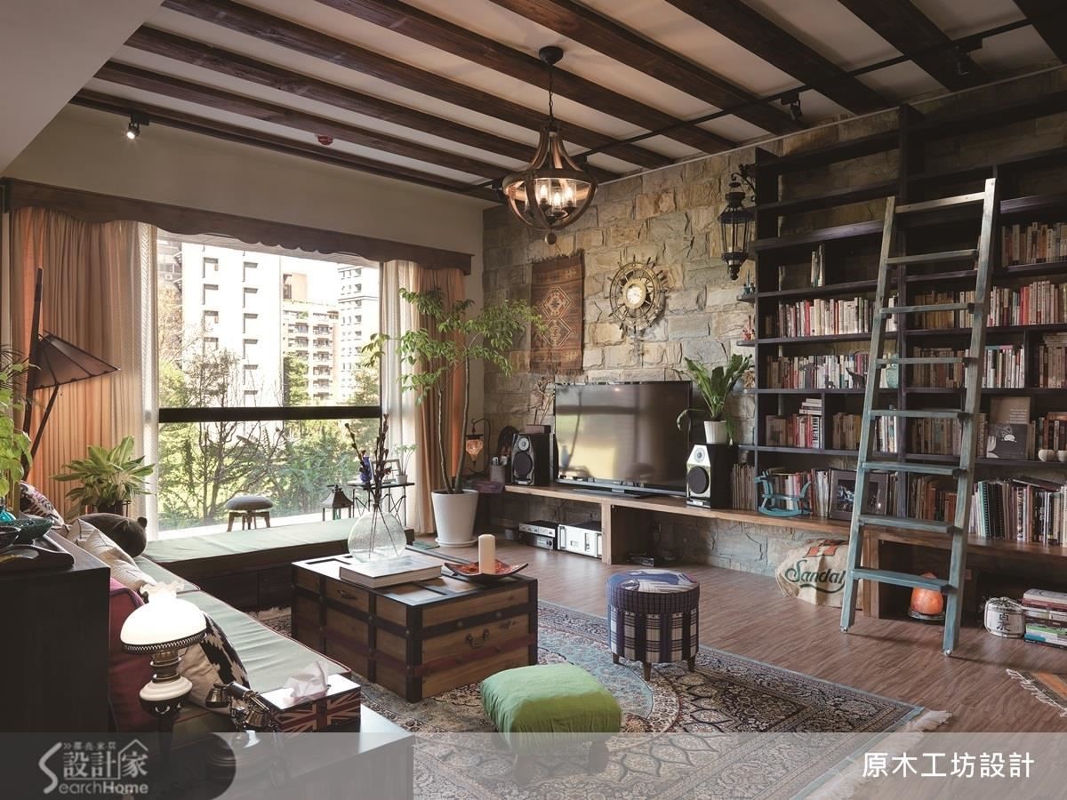 屋主藏書甚豐,電視牆以整面天然石材結合書櫃牆,天然的石材、粗獷的實木與書香味相互調和,反映屋主的喜好與風格。 屋主藏書甚豐,電視牆以整面天然石材結合書櫃牆,天然的石材、粗獷的實木與書香味相互調和,反映屋主的喜好與風格。