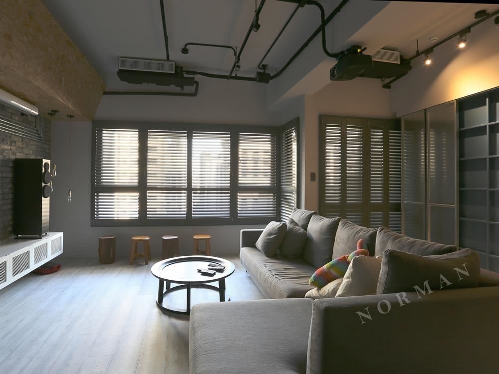 上圖為百葉窗的合頁型式,大型窗型可以用數個窗型來建構。 上圖為百葉窗的合頁型式,大型窗型可以用數個窗型來建構。
