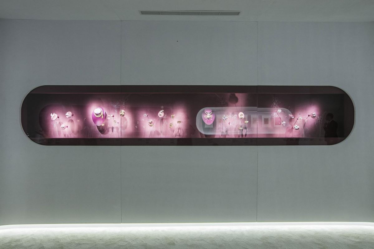 Art of Clip 詩意百年‧胸針藝術展,選擇光點台北做為展覽地點,拉近珍稀珠寶與各界人士的距離。(攝影_Mark Lee) Art of Clip 詩意百年‧胸針藝術展,選擇光點台北做為展覽地點,拉近珍稀珠寶與各界人士的距離。(攝影_Mark Lee)