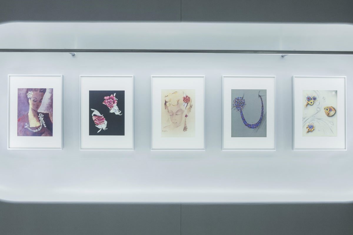 Art of Clip 詩意百年‧胸針藝術展,讓人得以一窺 Van Cleef & Arpels 的設計手稿。 (攝影_Mark Lee) Art of Clip 詩意百年‧胸針藝術展,讓人得以一窺 Van Cleef & Arpels 的設計手稿。 (攝影_Mark Lee)