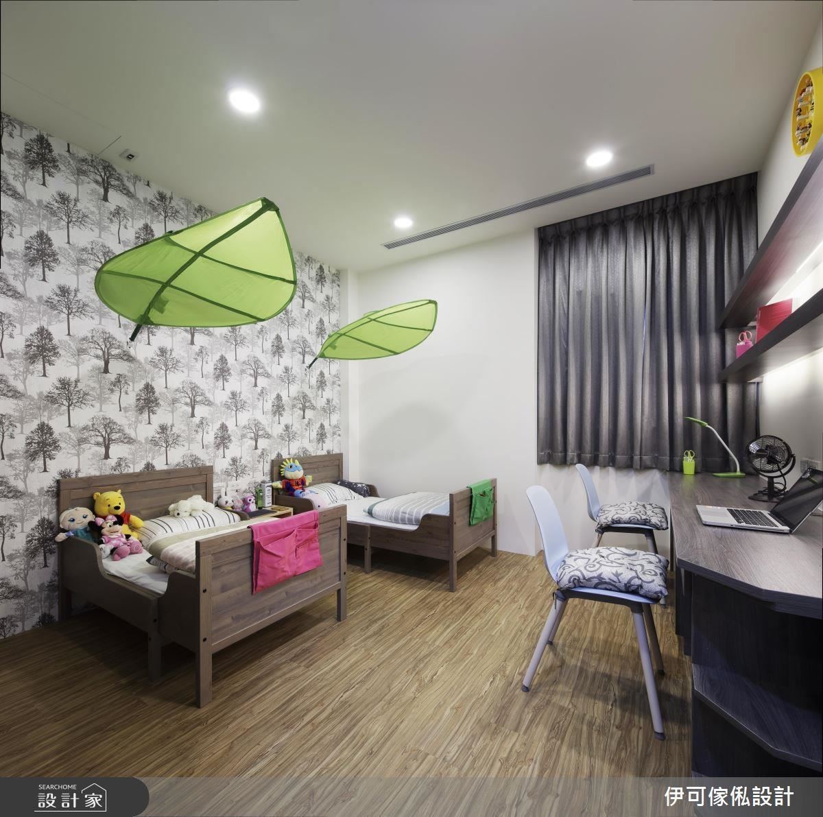以大地色樹栽壁紙打造充滿自然的寧靜氛圍,有助於睡眠、閱讀,就算孩子們漸漸長大也不會顯得突兀。 以大地色樹栽壁紙打造充滿自然的寧靜氛圍,有助於睡眠、閱讀,就算孩子們漸漸長大也不會顯得突兀。
