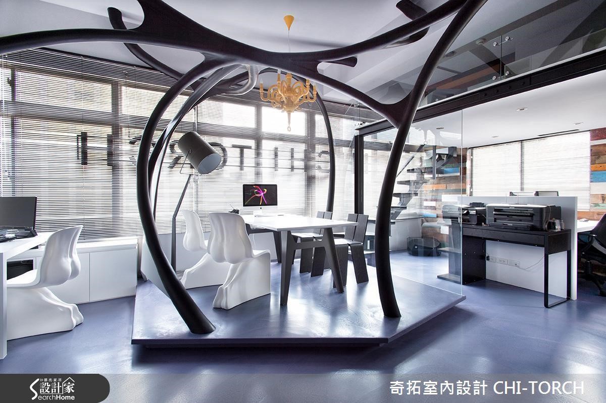 以大腦神經為靈感所打造的辦公室,彷彿真的像進入《腦筋急轉彎》的腦內世界,展開奇幻冒險!>> 點此看完整圖片 以大腦神經為靈感所打造的辦公室,彷彿真的像進入《腦筋急轉彎》的腦內世界,展開奇幻冒險!>> 點此看完整圖片