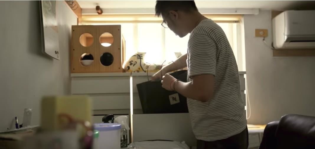 改造前的空間以白色系為主。圖片來源:IKEA X黃阿瑪「後宮的華麗變身」居家改造影片 改造前的空間以白色系為主。圖片來源:IKEA X黃阿瑪「後宮的華麗變身」居家改造影片