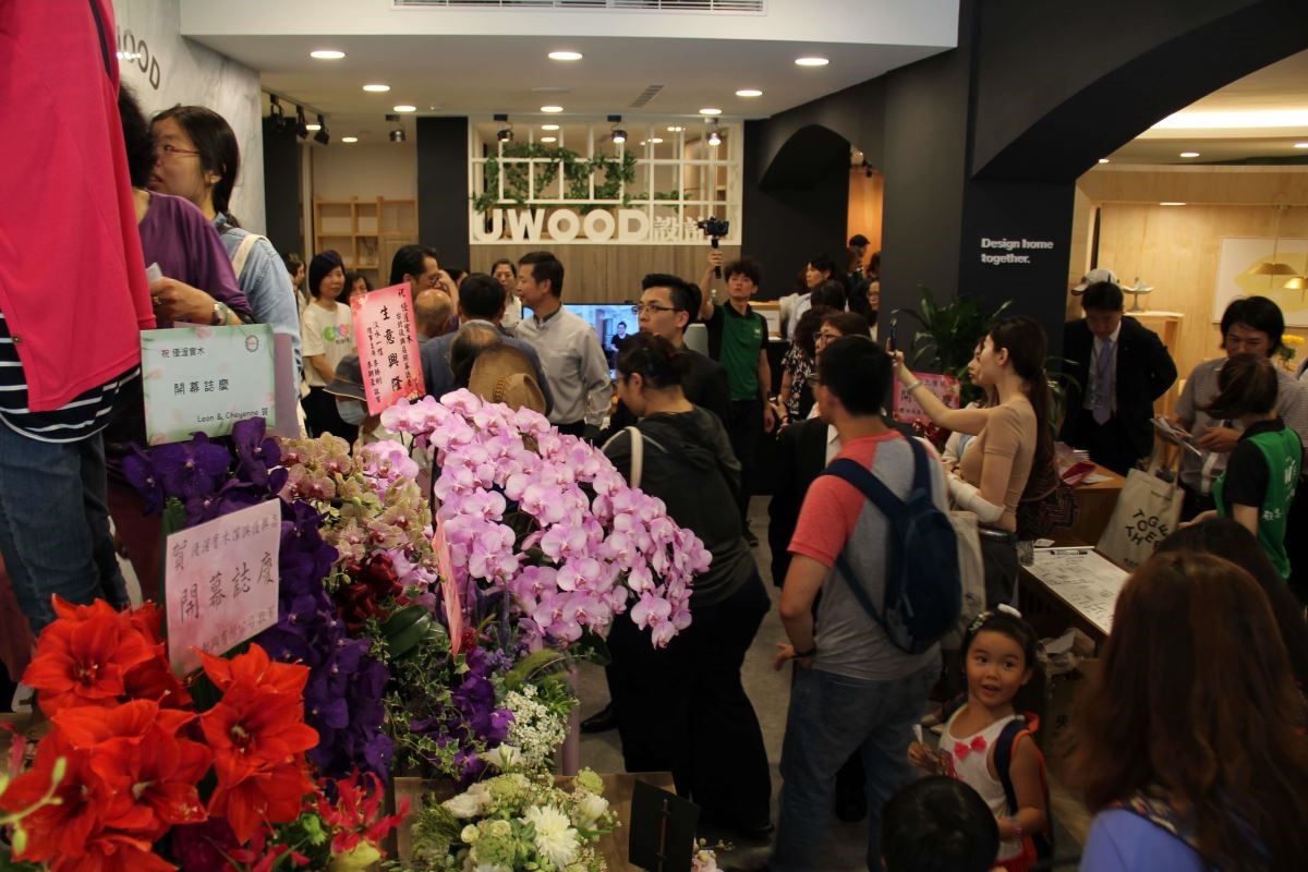開幕當天湧入大量人潮,一同感染新店開幕的喜悅。 開幕當天湧入大量人潮,一同感染新店開幕的喜悅。