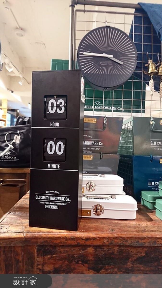 座鐘,價格 NT. 3500 降至 NT. 2490。 座鐘,價格 NT. 3500 降至 NT. 2490。