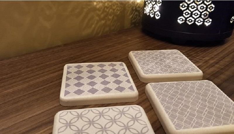 花磚部分利用特殊彩繪技術,並經過食品級無毒抗菌保證 花磚部分利用特殊彩繪技術,並經過食品級無毒抗菌保證