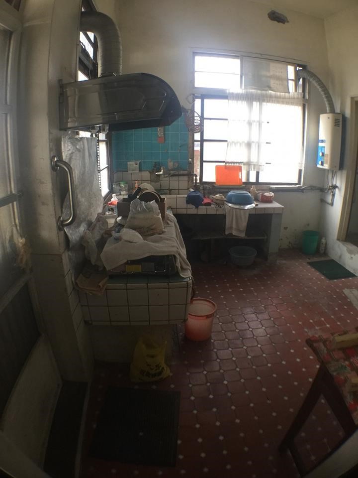 舊廚房相當陰暗 Before照 舊廚房相當陰暗 Before照