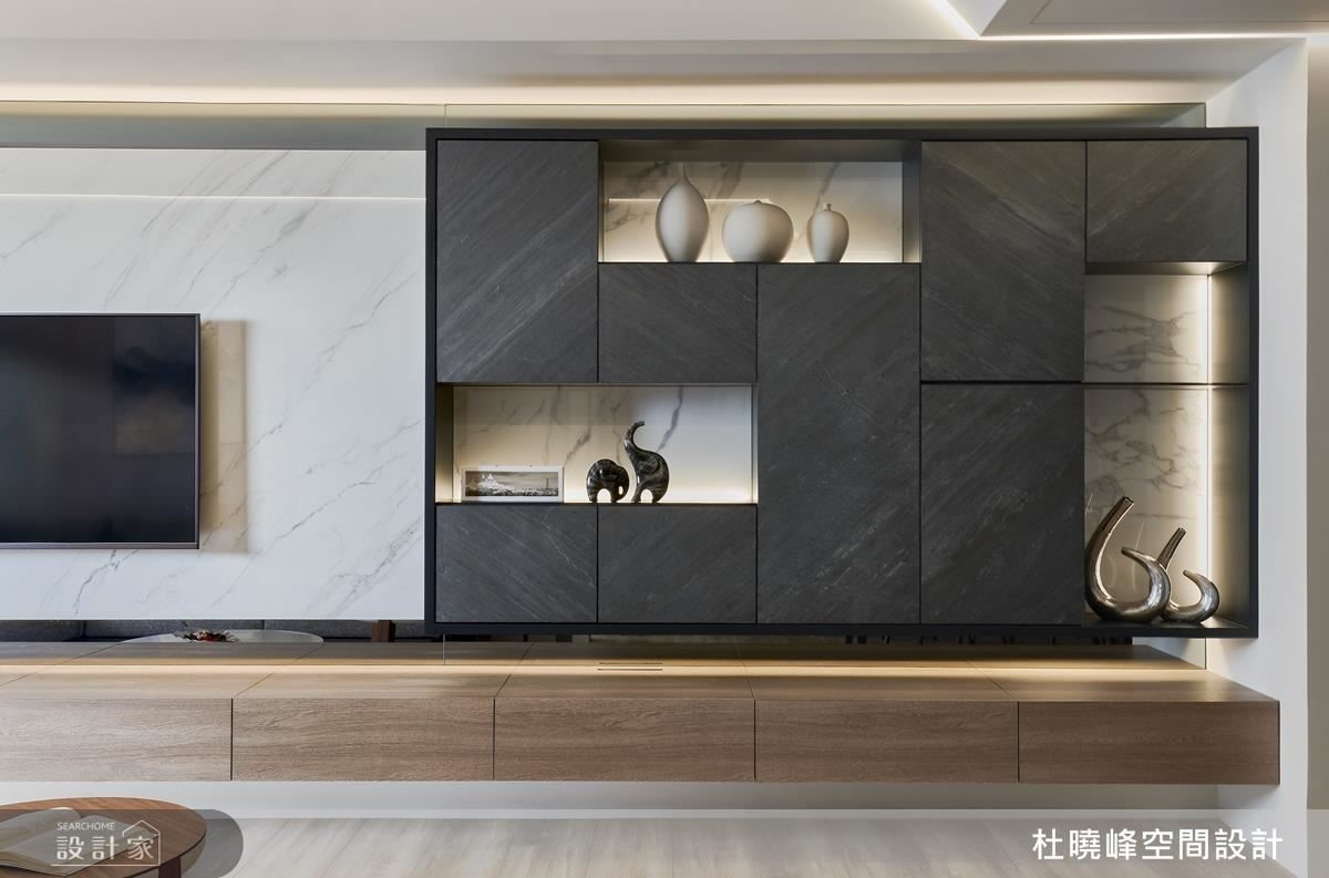 客廳收納展示櫃以鏤空造型,成就居家別致端景。 客廳收納展示櫃以鏤空造型,成就居家別致端景。