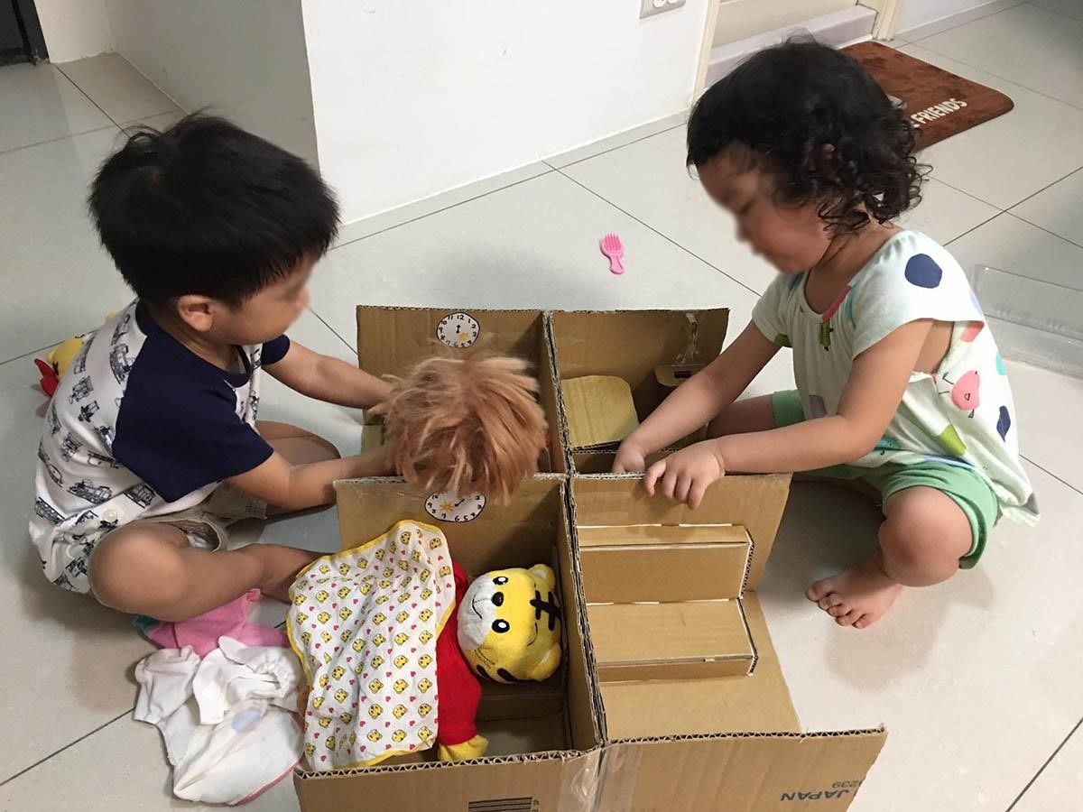 為了家中兩個小寶貝,網友胡欣欣還自己手作娃娃屋,讓孩子玩得不亦樂乎。 為了家中兩個小寶貝,網友胡欣欣還自己手作娃娃屋,讓孩子玩得不亦樂乎。